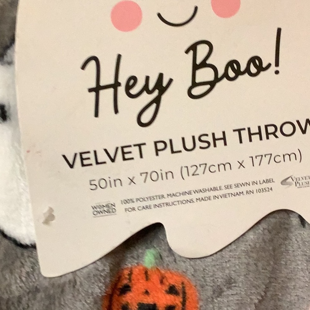 Super Cute Halloween Ghost Blanket 👻 - Picture 2 of 3